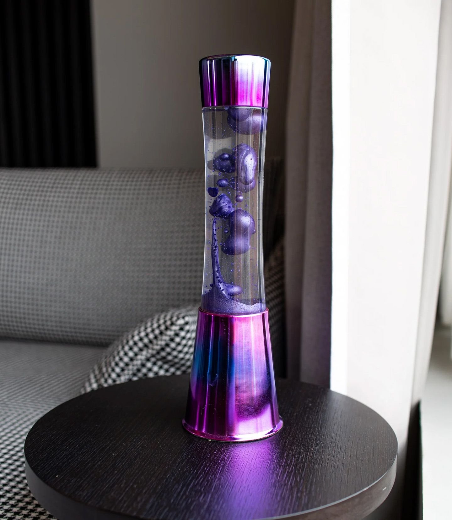 lampe-a-lave-irisee-metallique-violette (4) Lampe à Lave Irisée Violette – Image 1